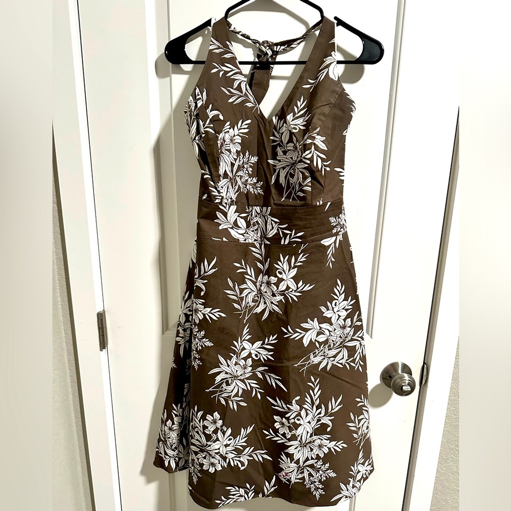 Ann Taylor dress with a flattering band that aligns above the waist.